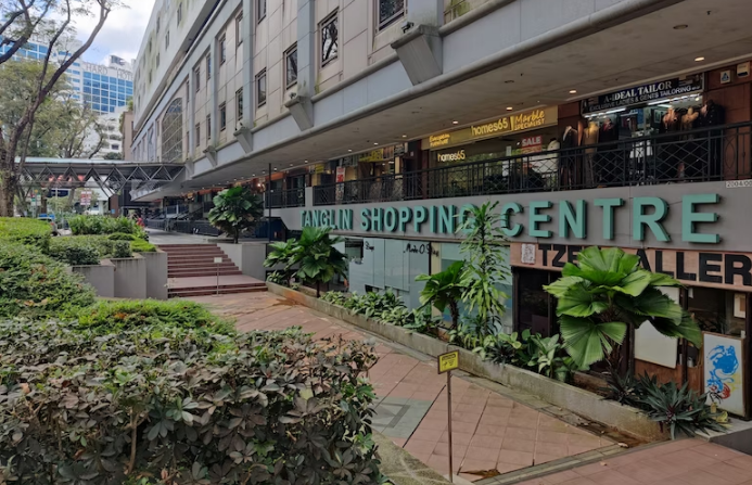 Surga belanja bagi turis Singapura: Orchard Road